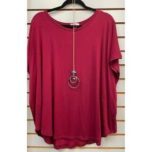 NEW YOLLY woven tee with necklace in burgundy